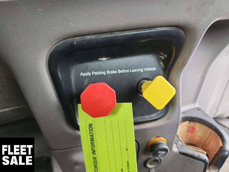 2015-peterbilt-367-image-14