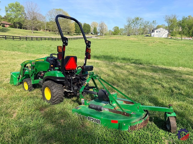 2025-john-deere-1023e-image-3