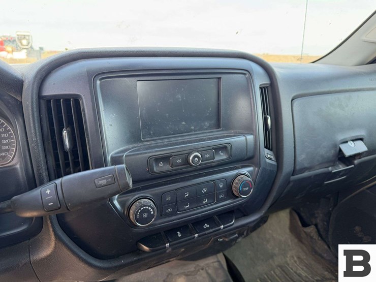 2017-chevrolet-silverado-2500-image-25