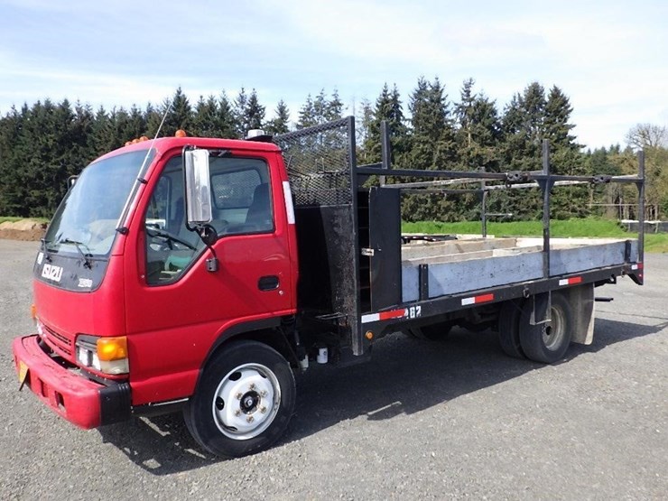 2005-isuzu-nqr-image-1