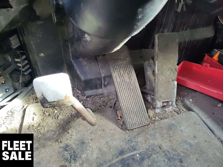 1999-peterbilt-357-image-13