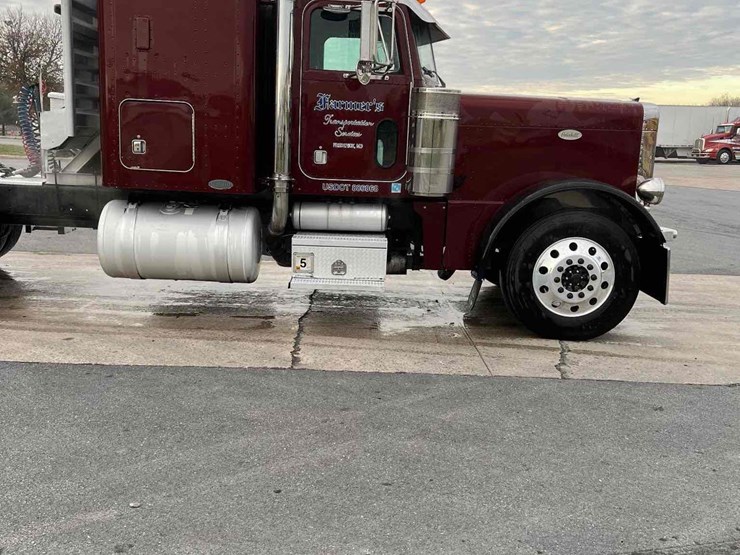 2000-peterbilt-379-image-2
