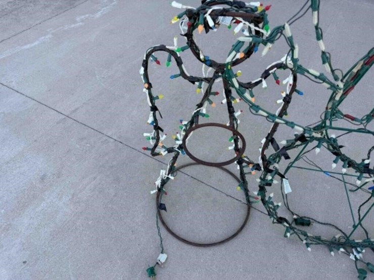 2--light-up-christmas-decor-pieces-image-2