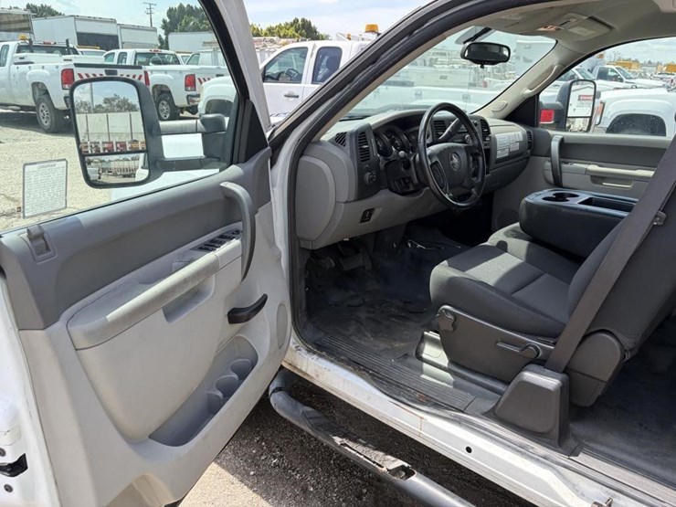 2012-gmc-sierra-2500-image-13