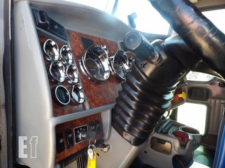 2005-kenworth-w900l-image-22