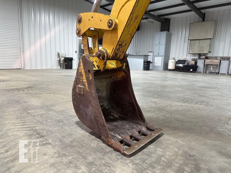 2001-caterpillar-420d-image-16