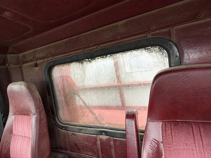 1999-freightliner-fld112-image-18