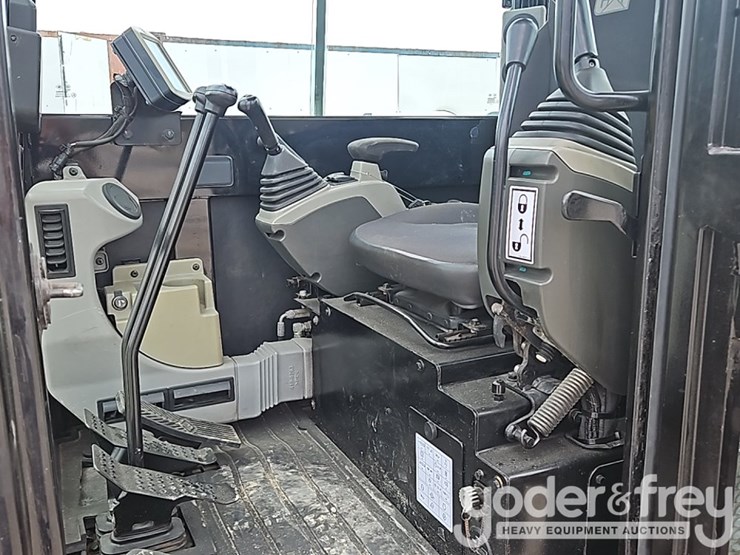 2018-caterpillar-305.5-image-18