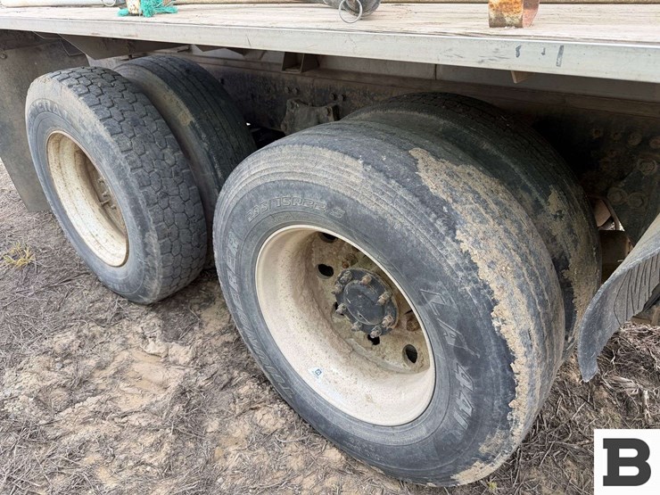 freightliner-tank-truck---non-running-truck-image-12