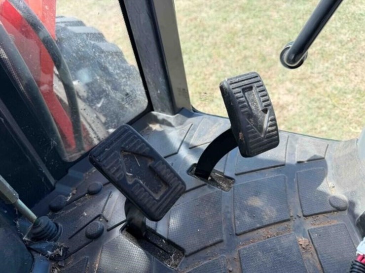 2018-kioti-dk4210-se-tractor-image-26