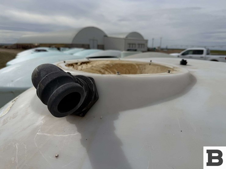 1550-gallon-round-poly-fertilizer-tank-image-5