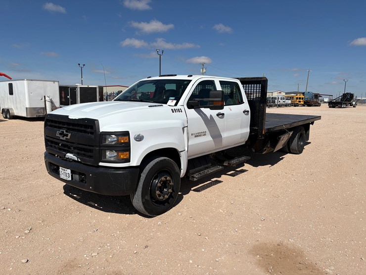 2022-chevrolet-silverado-6500hd-image-2