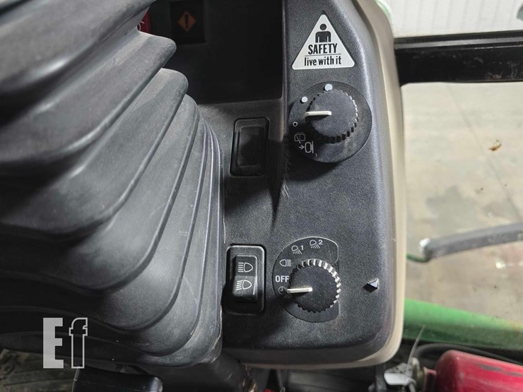 2011-john-deere-4630-image-17