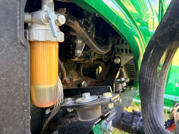 2025-john-deere-1023e-image-53