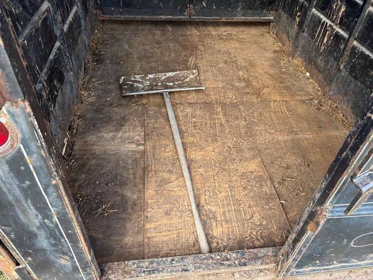 triggs-airline-gooseneck-cattle-trailer-image-4