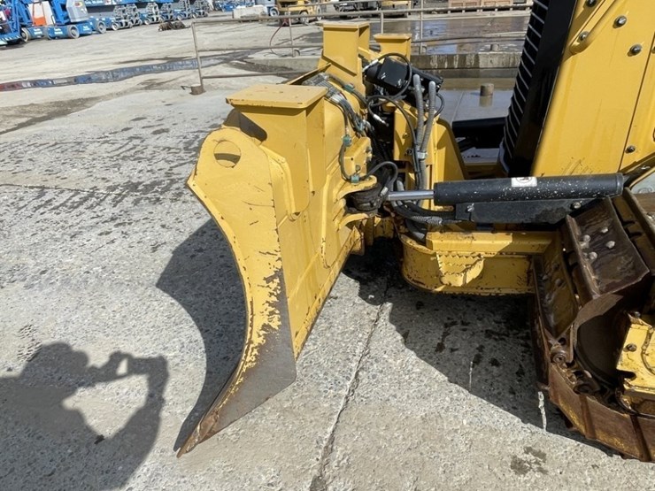 2021-caterpillar-d2-image-9