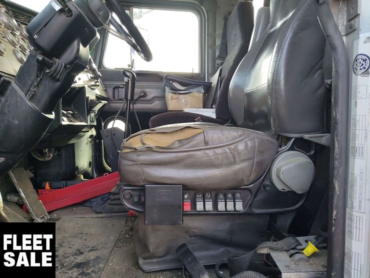 1999-peterbilt-357-image-8