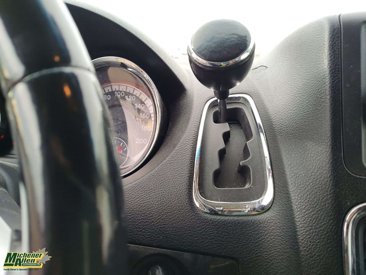 2012-dodge-grand-caravan-se-image-28