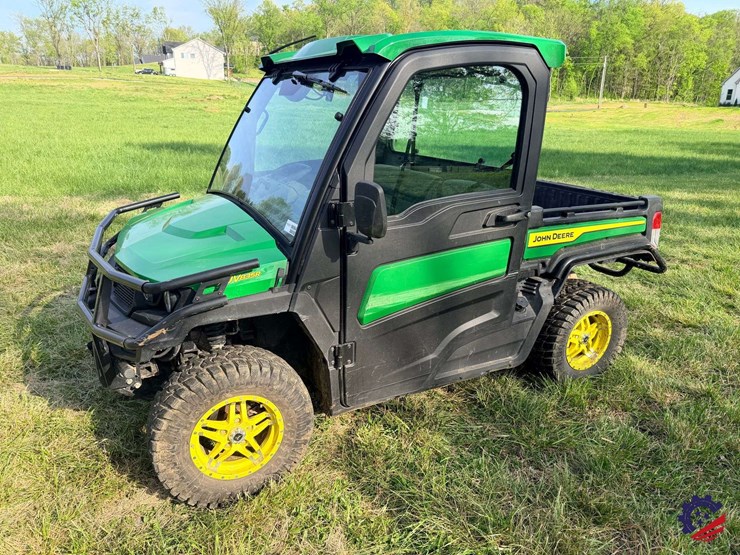 2024-john-deere-gator-xuv-835r-image-1