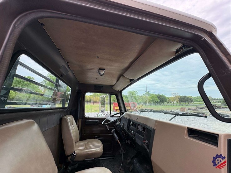 1993-international-4700-image-54