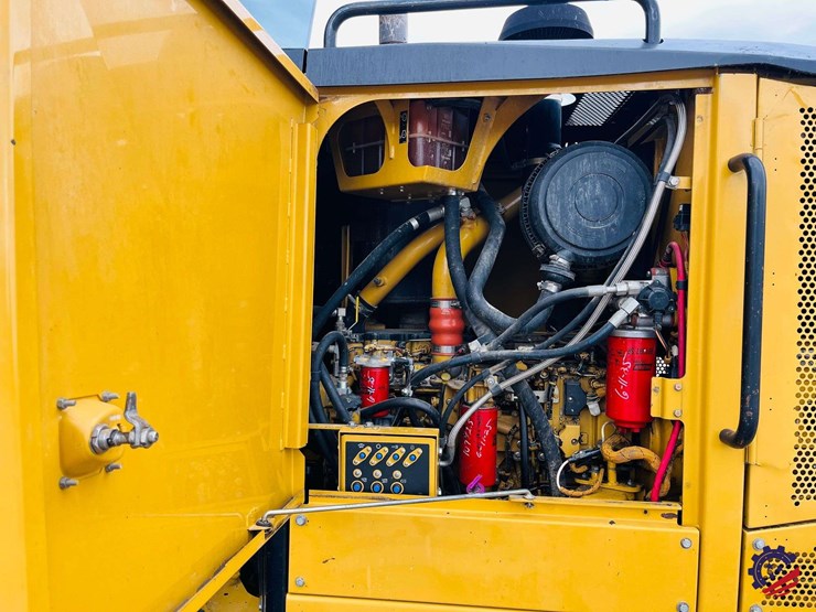 2010-caterpillar-120m-image-107