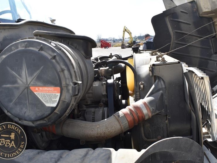 2005-international-durastar-4300-image-28