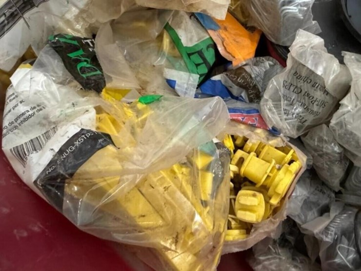 large-assortment---insulators,-fence-clips,-image-4