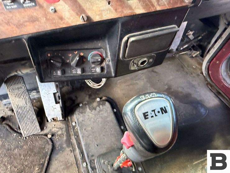 1995-peterbilt-378-image-47