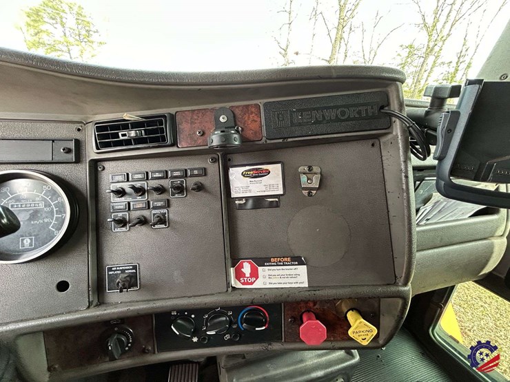 2005-kenworth-t300-image-75