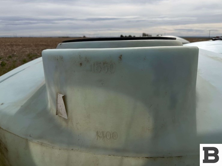 1550-gallon-round-poly-fertilizer-tank-image-5
