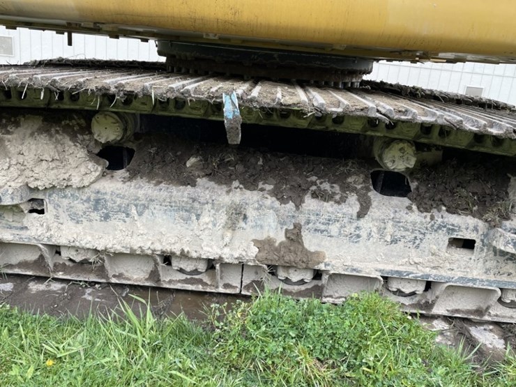 2013-caterpillar-320e-image-22