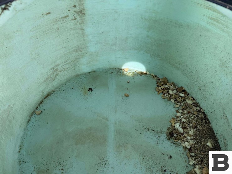 1550-gallon-round-poly-fertilizer-tank-image-5