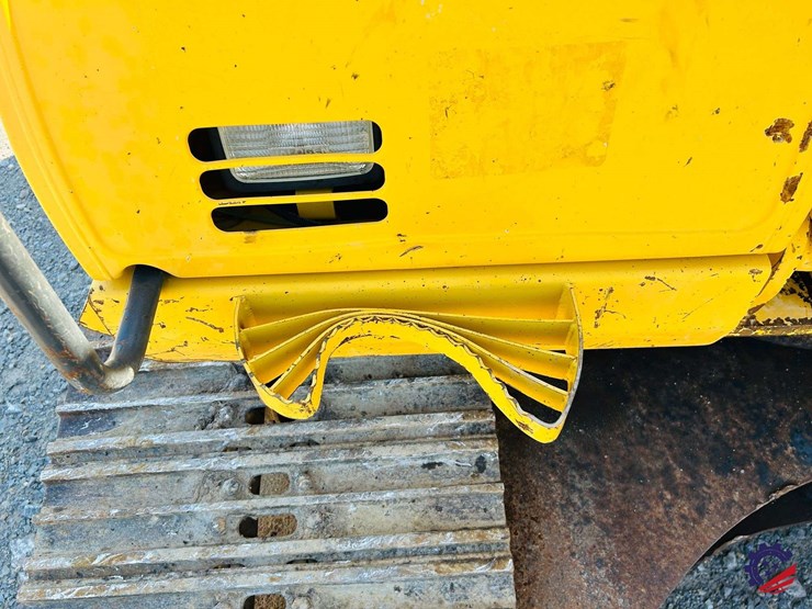 2015-komatsu-pc210-lc-image-35