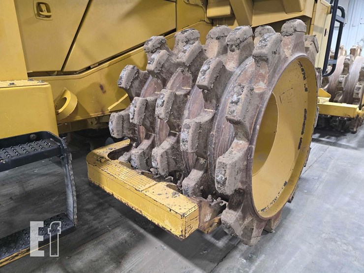 2015-caterpillar-815f-2-image-19