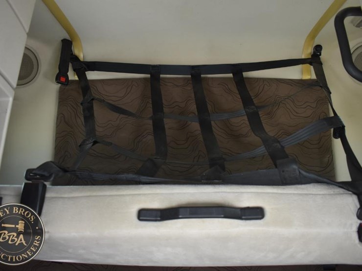 2015-volvo-vnl64t670-image-44