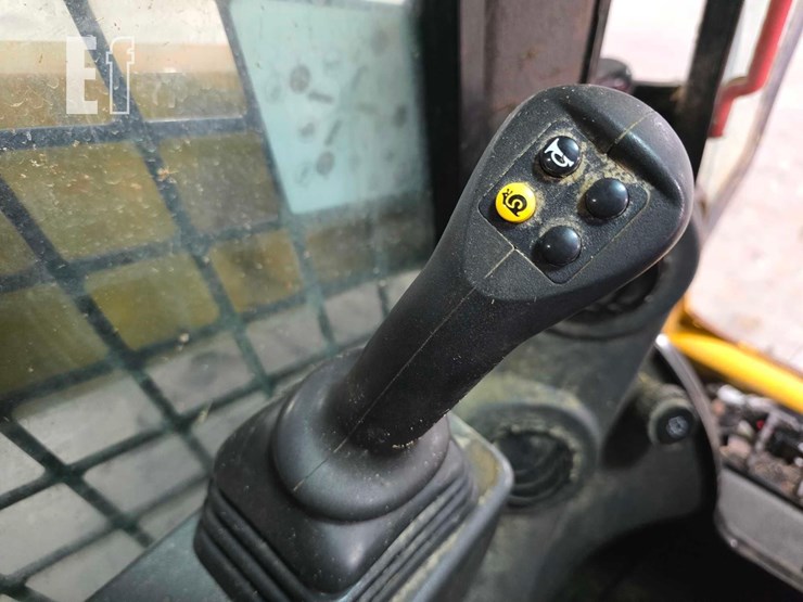 2021-caterpillar-242d3-image-17