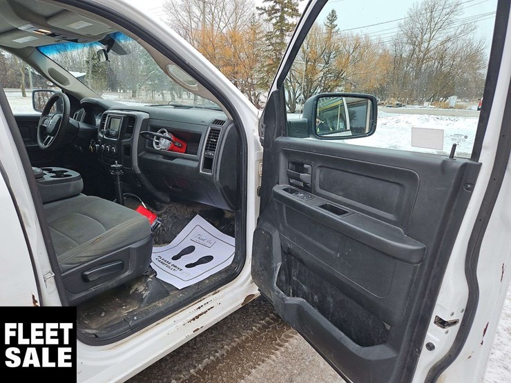 2019-ram-1500-classic-image-24