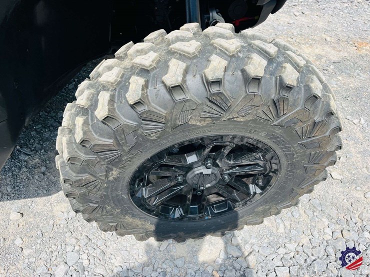 2026-can-am-defender-limited-hd11-triple-image-10