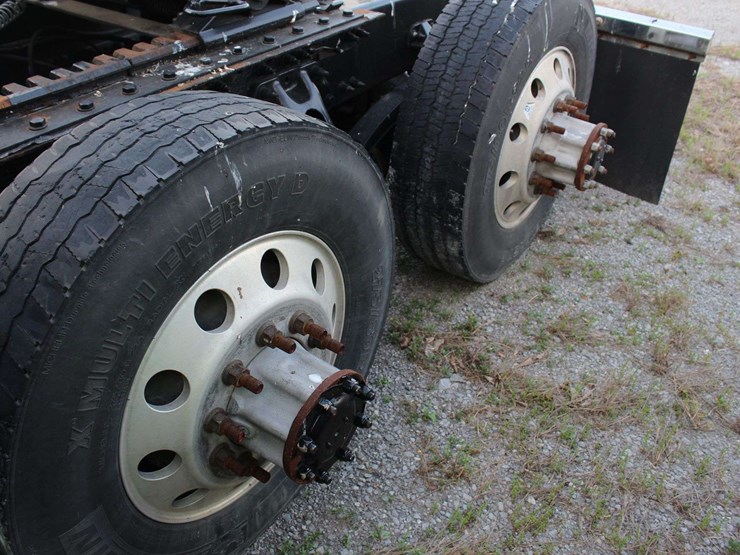 2019-peterbilt-579-image-9