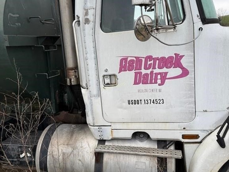 1988-white-gmc-volvo-manure-truck-image-4