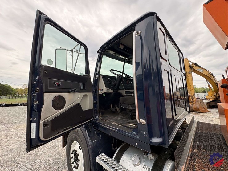 2019-western-star-4700-image-81