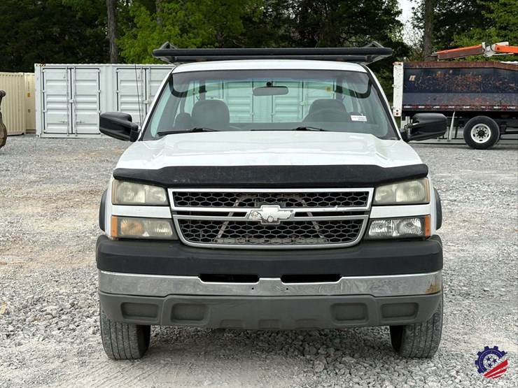 2005-chevrolet-silverado-2500hd-image-13