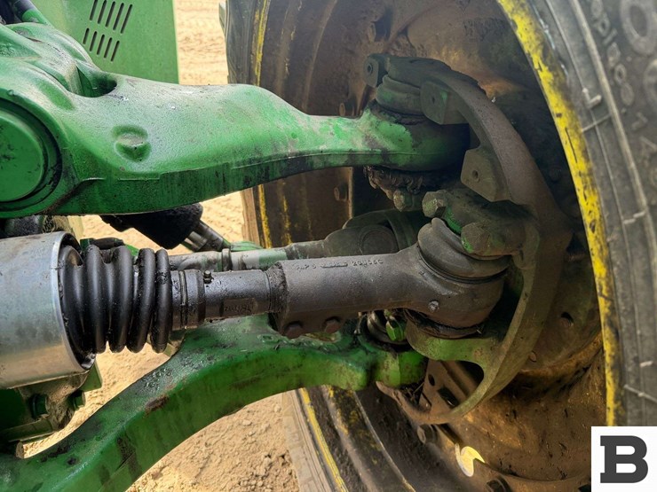 2011-john-deere-8310r-image-37