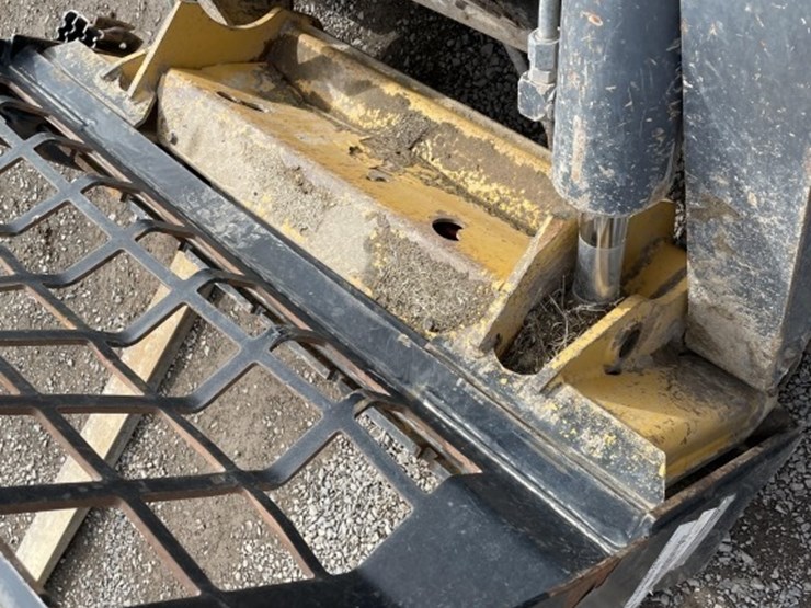 2013-deere-333e-image-19