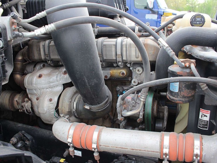 2019-freightliner-cascadia-126-image-12