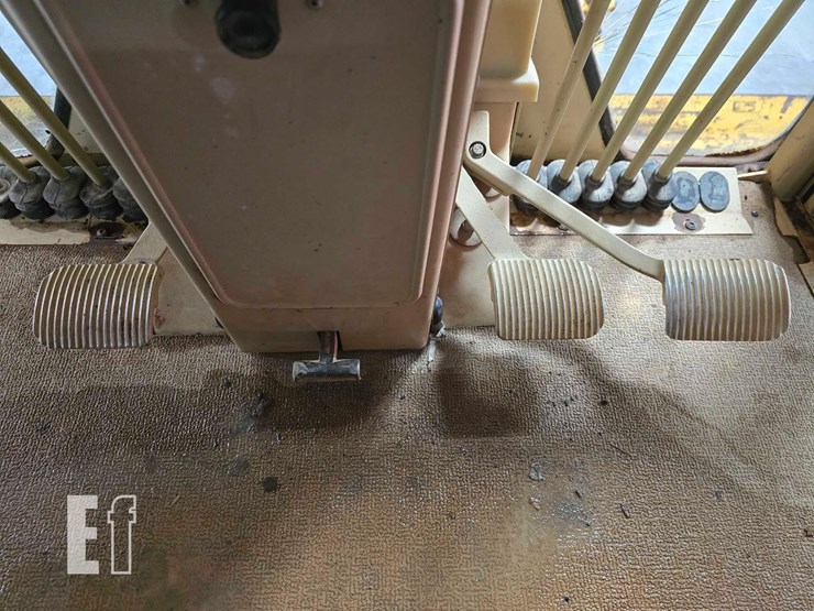 2005-caterpillar-140h-image-17