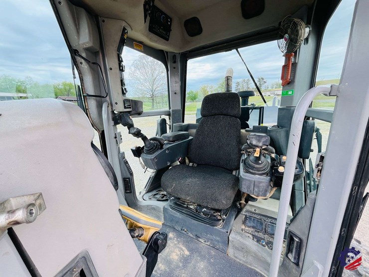 2010-caterpillar-120m-image-128