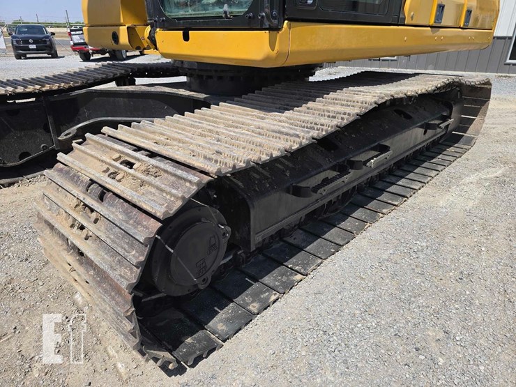 2020-caterpillar-326-image-33