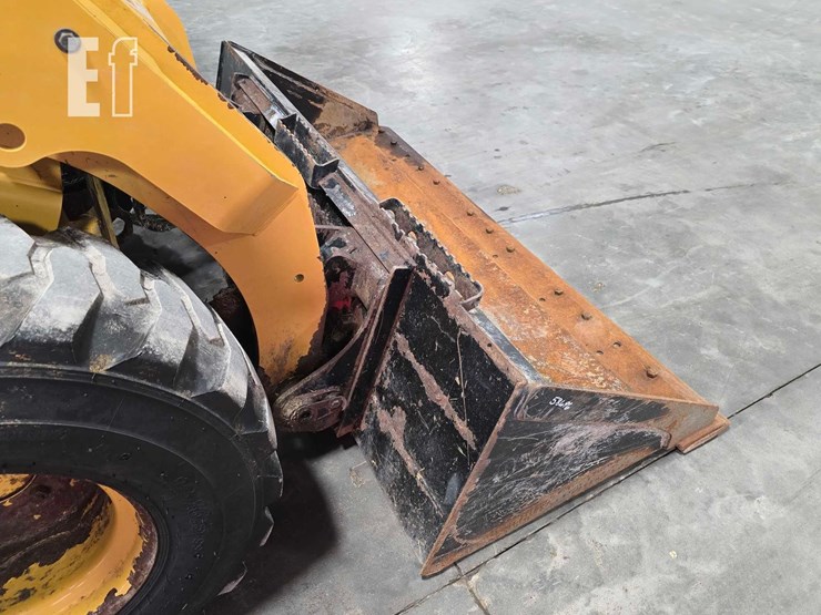 2021-caterpillar-242d3-image-11