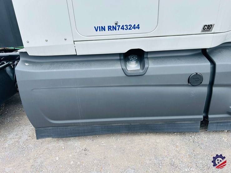 2024-international-lt62f-t/a-truck-tractor-image-29